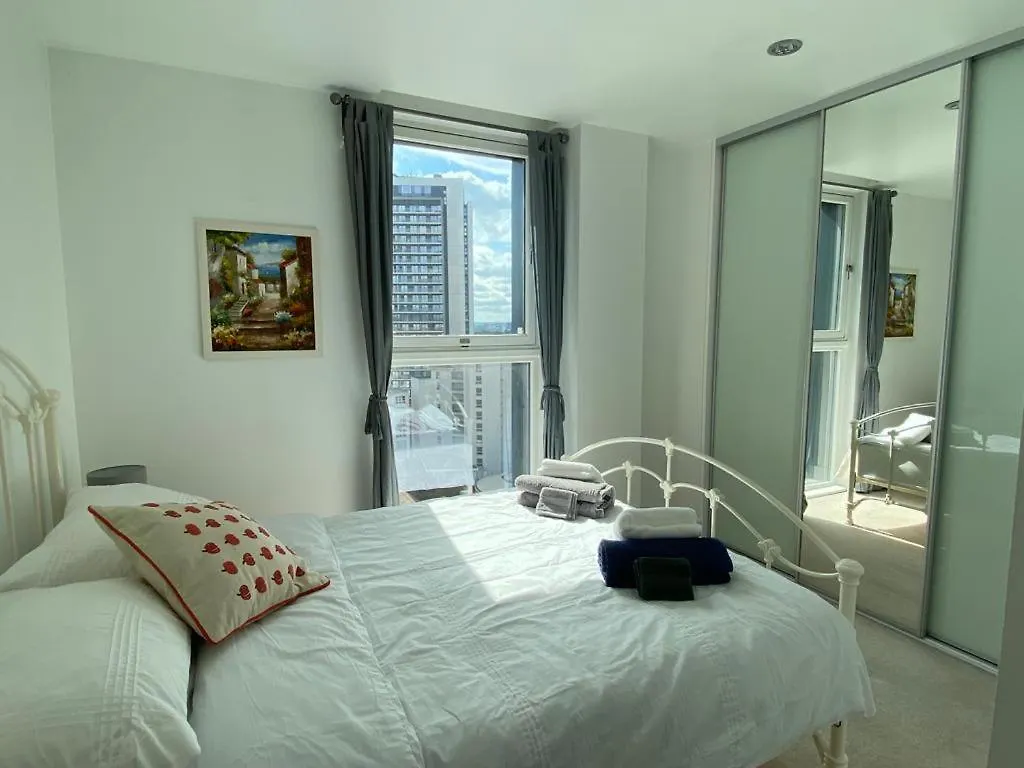 Morden 2Bed2Bath London Zone2 City/River View Home 0*,
