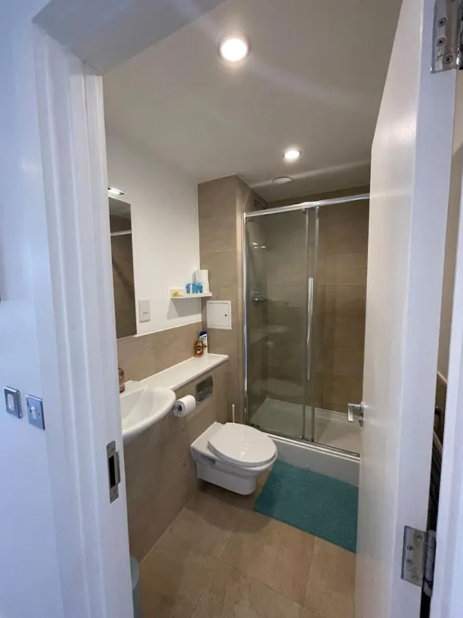 Apartment Morden 2Bed2Bath London Zone2 City/River View Home United Kingdom